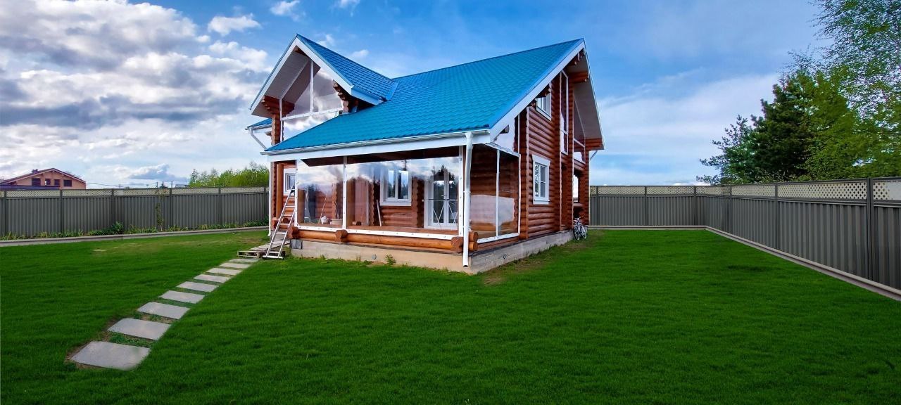 Мягкие окна на веранде загородного дома в посёлке Теткино